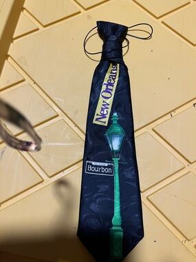 New Orleans Bourbon Street Lamp Novelty Tie - Black & Green